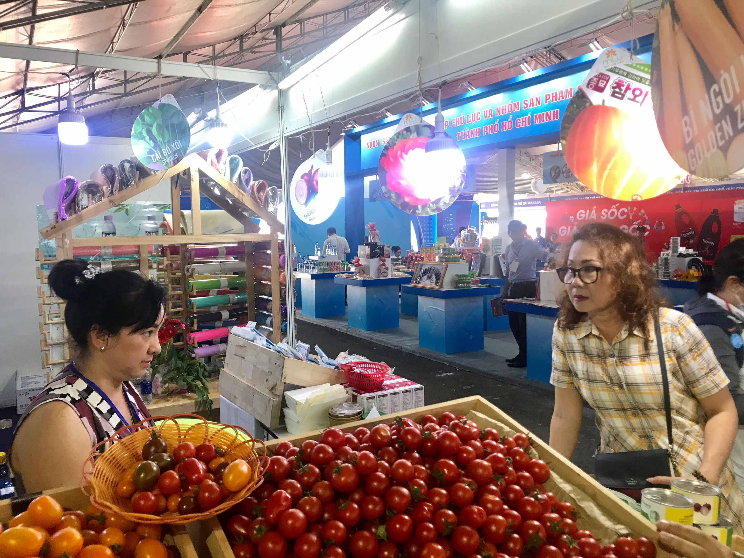 Hàng trăm doanh nghiệp, nhà cung ứng mang đặc sản, nông sản chất lượng kết nối với TP HCM - Ảnh 4. Hàng trăm doanh nghiệp, nhà cung ứng mang đặc sản, nông sản chất lượng kết nối với TP HCM - Ảnh 4.