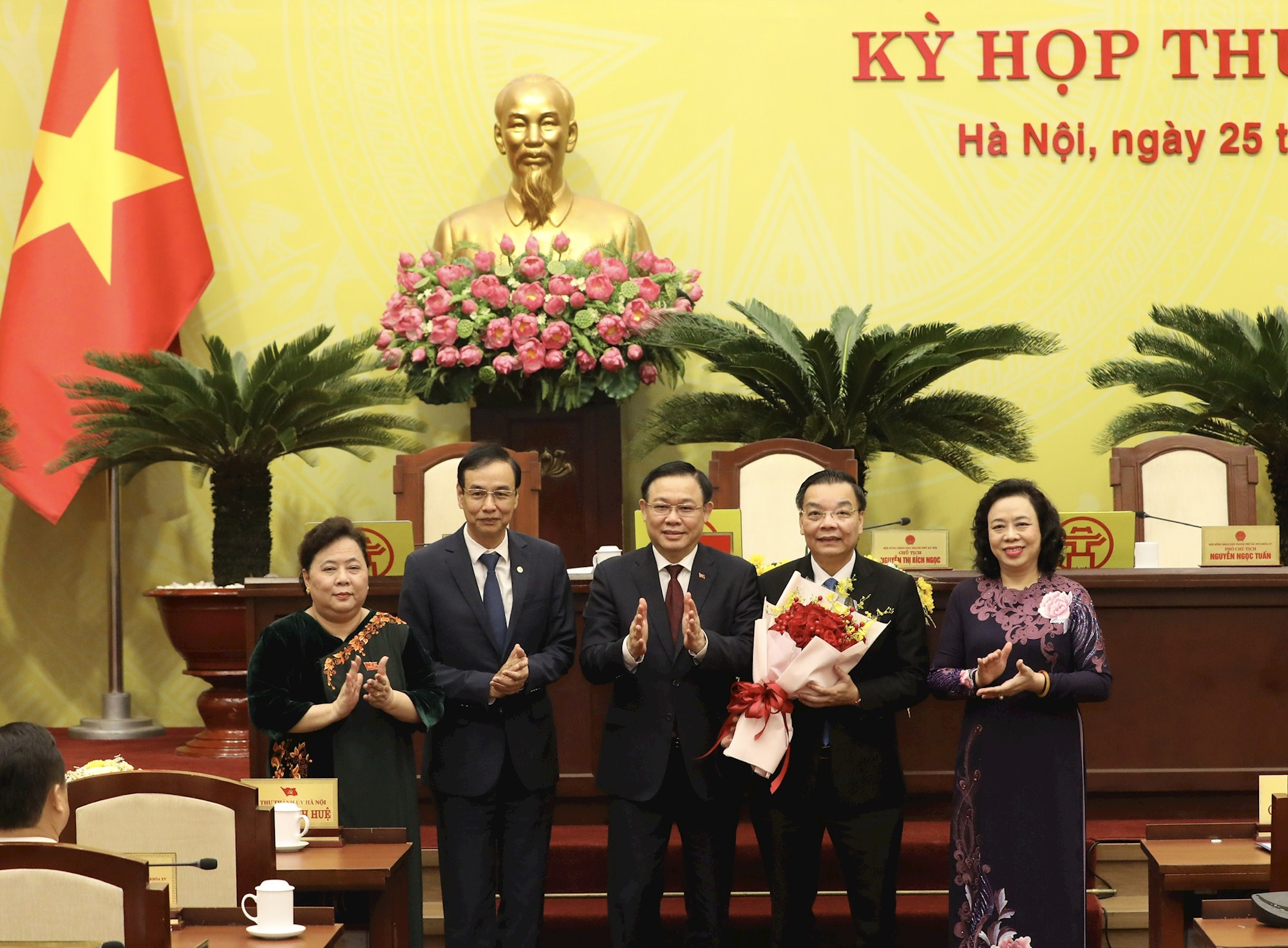 Ông Chu Ngọc Anh chính thức làm Chủ tịch UBND TP Hà Nội - Ảnh 1. Ông Chu Ngọc Anh chính thức làm Chủ tịch UBND TP Hà Nội - Ảnh 1.
