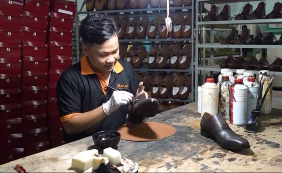 Chàng sinh viên nghèo viết ước mơ về thương hiệu giày Việt - Ảnh 2. Chàng sinh viên nghèo viết ước mơ về thương hiệu giày Việt - Ảnh 2.