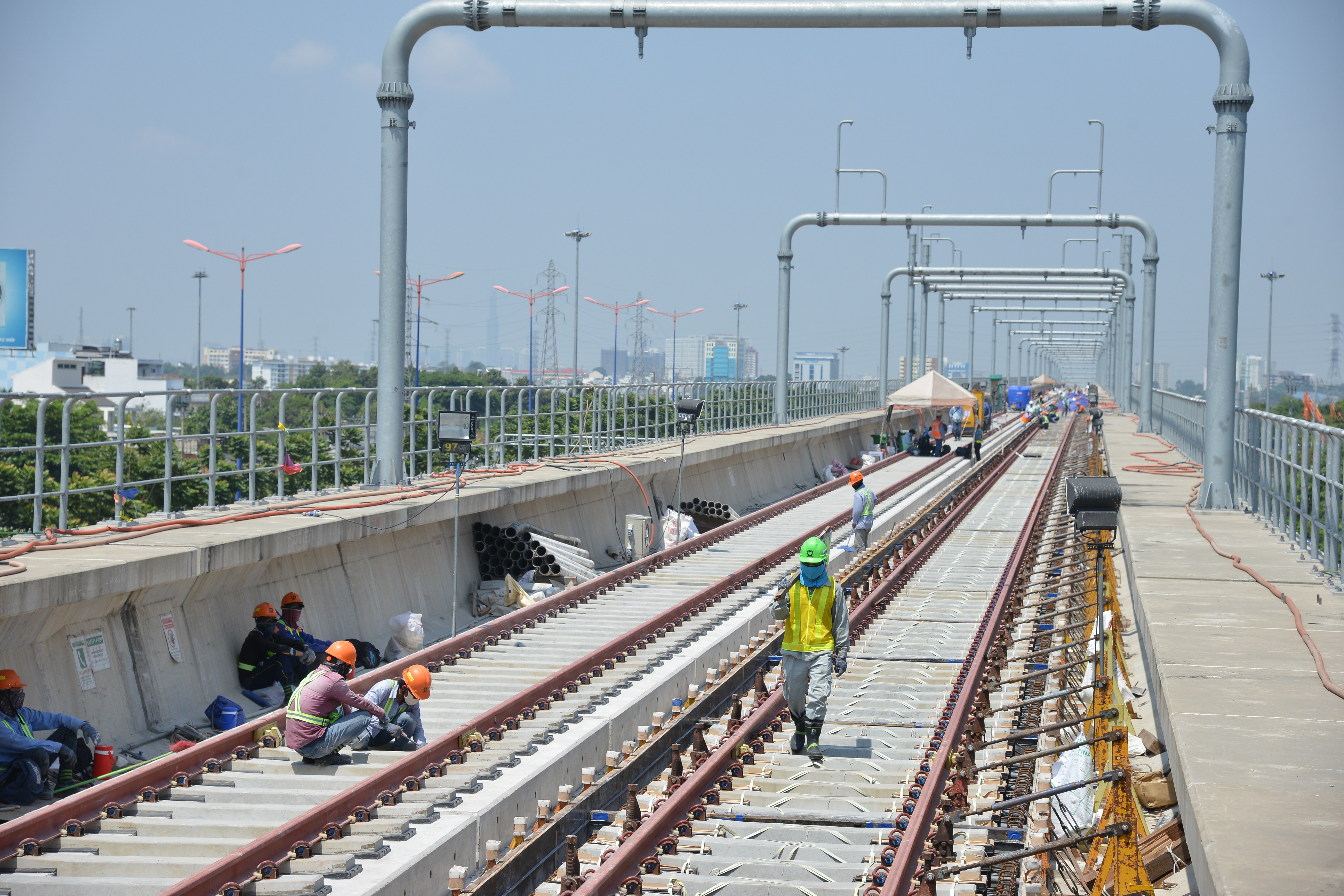 Khu Đông TP HCM 'phá kén' nhờ những cú hích hạ tầng - Ảnh 2.