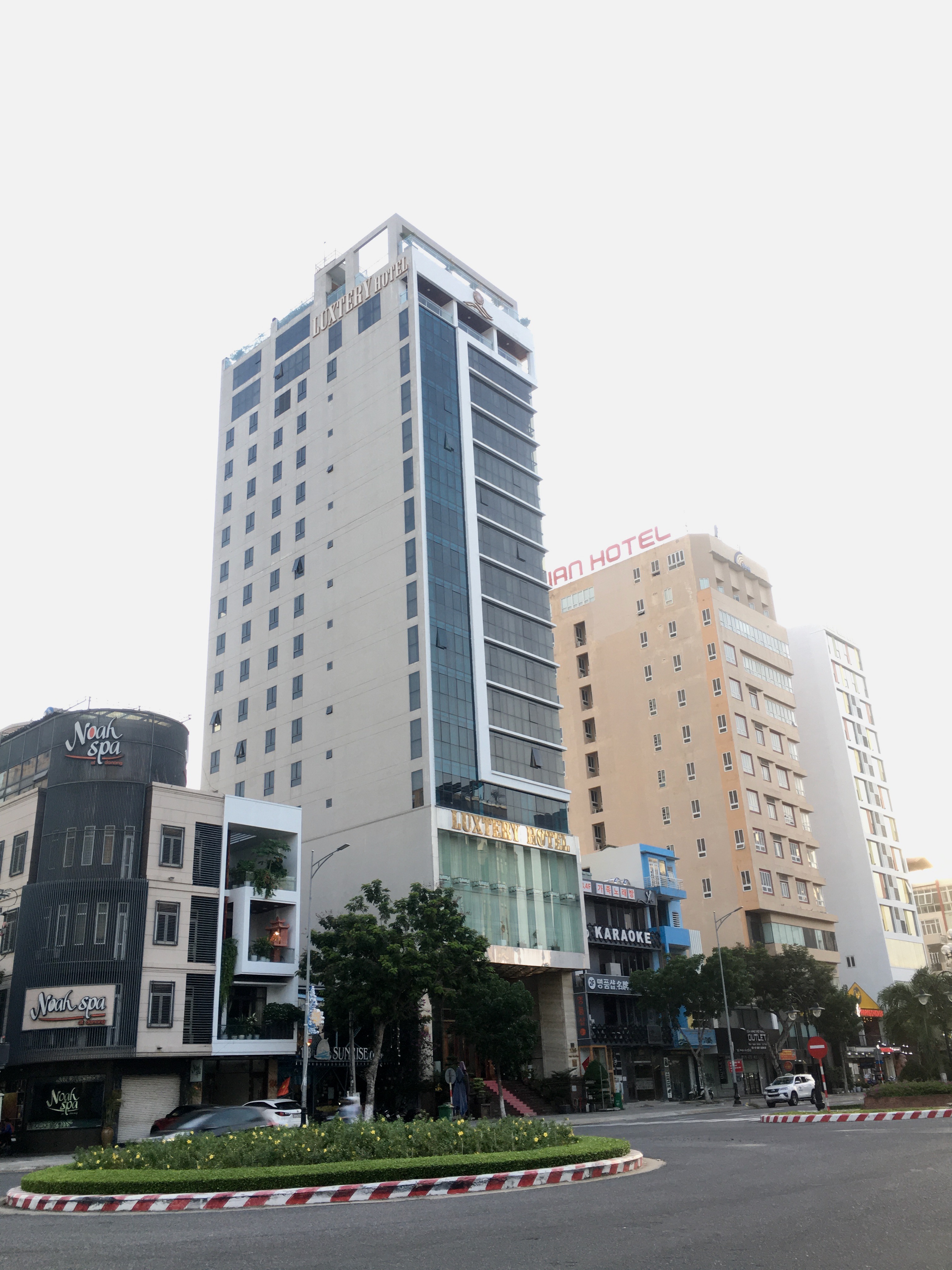 Phố khách sạn Đà Nẵng 'tối đèn', rao bán hàng trăm tỉ đồng - Ảnh 13. Phố khách sạn Đà Nẵng 'tối đèn', rao bán hàng trăm tỉ đồng - Ảnh 13.