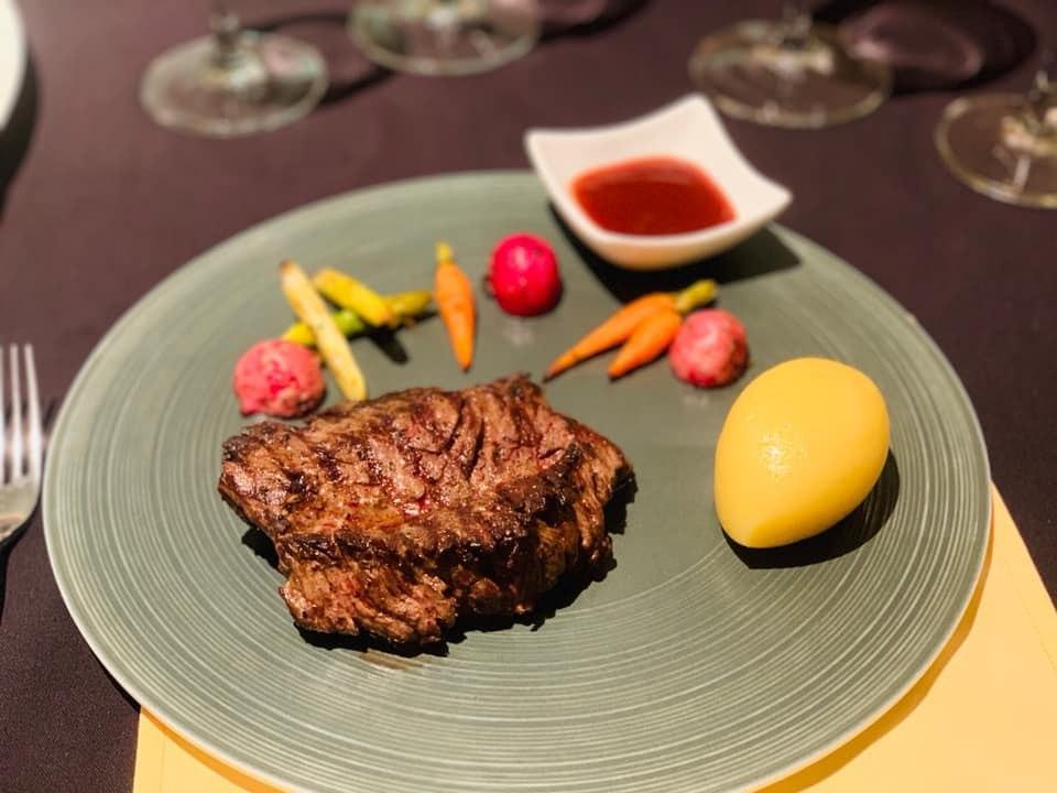Top 6 nhà hàng ấm cúng, sang trọng cho các gia đình và cặp đôi trong ngày 20/10 tại Sài Gòn - Ảnh 3. Top 6 nhà hàng ấm cúng, sang trọng cho các gia đình và cặp đôi trong ngày 20/10 tại Sài Gòn - Ảnh 3.
