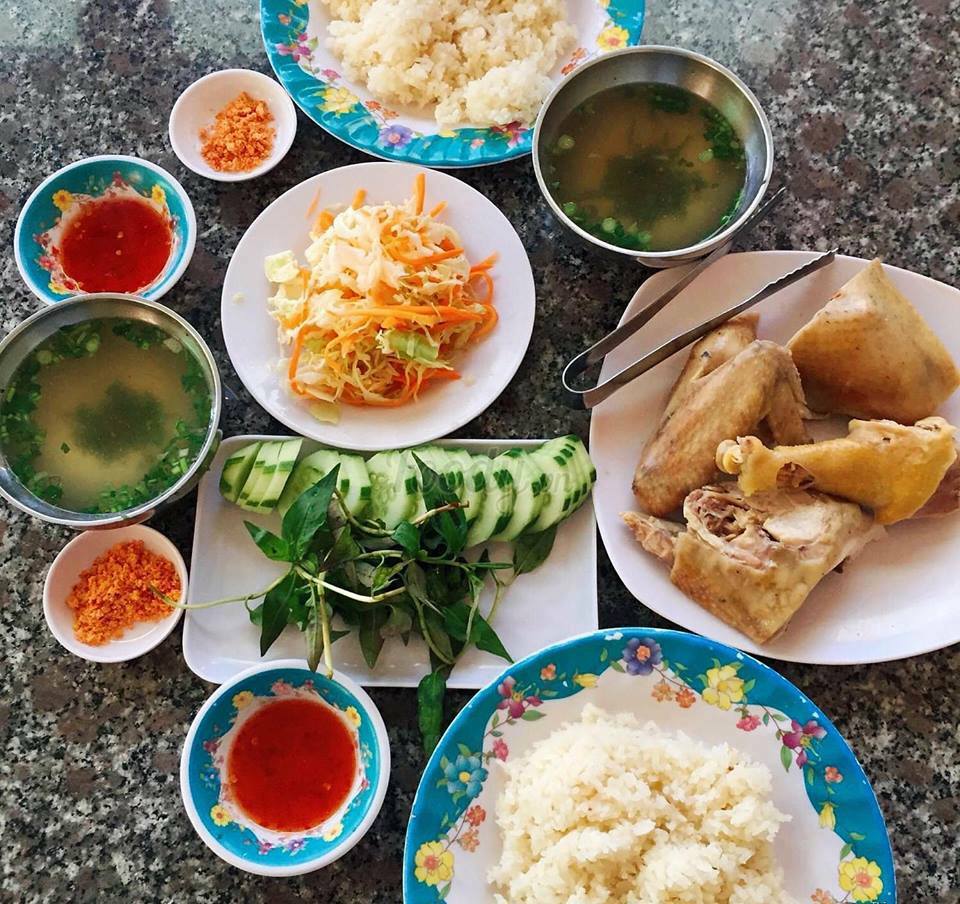 Giữa Phan Rang đầy nắng và gió, thưởng thức món cơm gà thanh mát, thơm ngon - Ảnh 7.