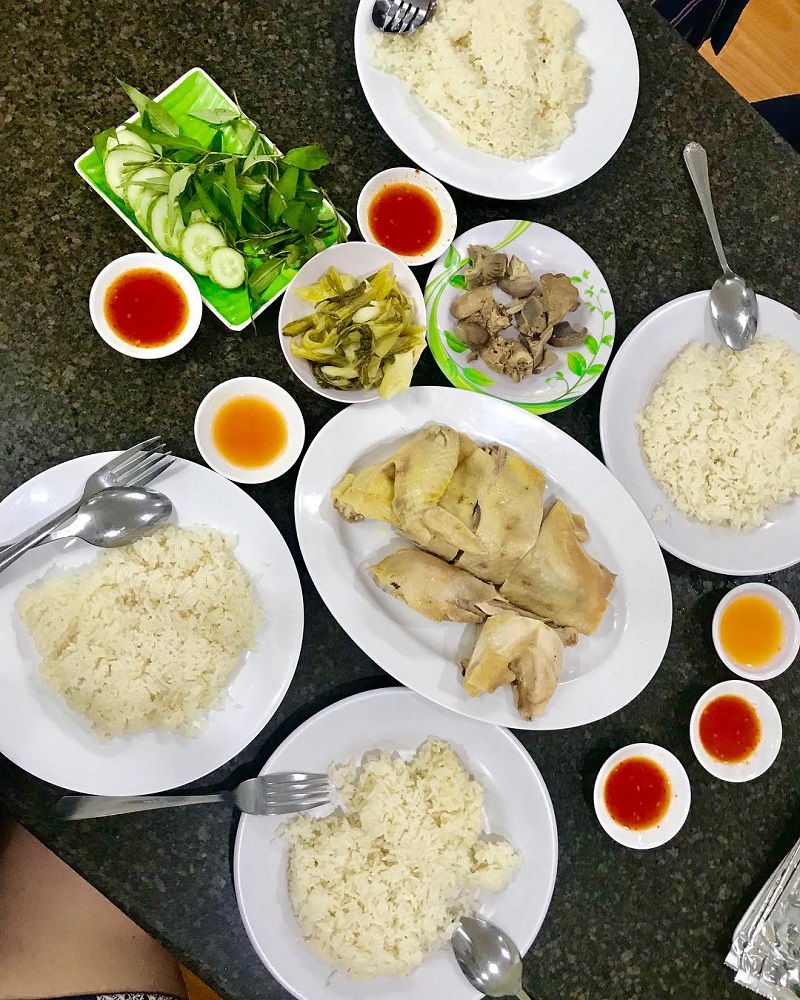 Giữa Phan Rang đầy nắng và gió, thưởng thức món cơm gà thanh mát, thơm ngon - Ảnh 4.
