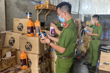 Hà Nội: Thu giữ 10 tấn nguyên liệu trà sữa không rõ nguồn gốc
