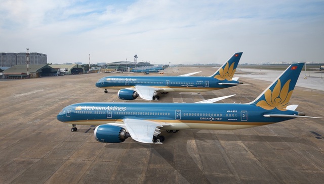 Những "siêu máy bay" nằm la liệt ở sân đỗ, đường lăn vì không có lịch khai thác. (Ảnh: Vietnam Airlines).