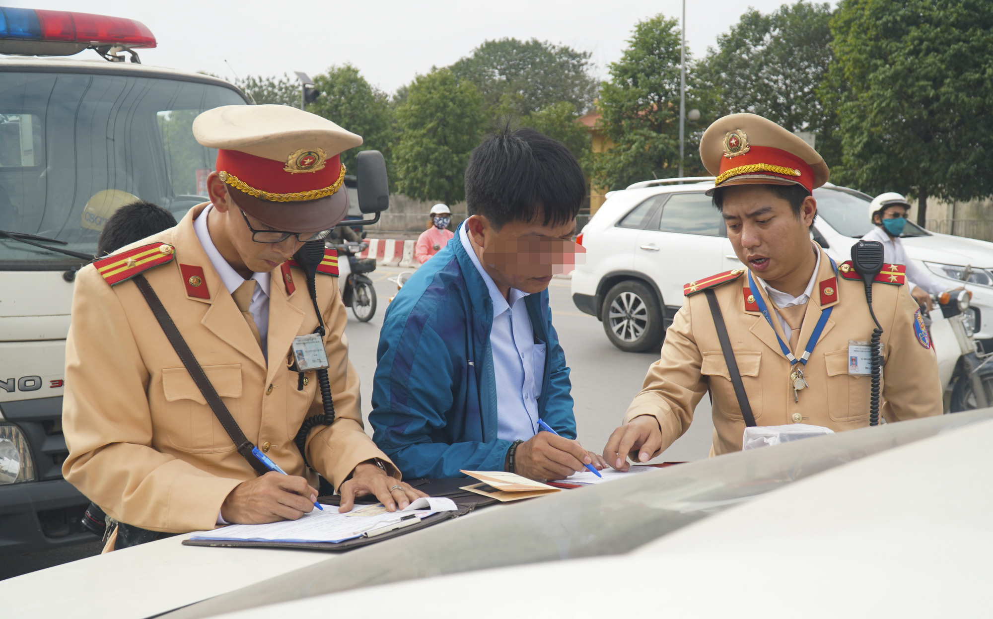 Trường hợp nào sẽ bị trừ điểm giấy phép lái xe? - Ảnh 1. Trường hợp nào sẽ bị trừ điểm giấy phép lái xe? - Ảnh 1.