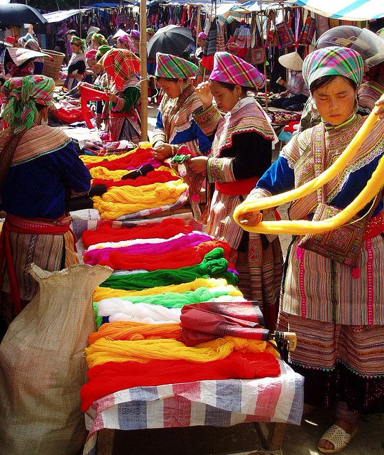 Ghé chợ Đồng Văn, Hà Giang ăn thắng cố mới đúng chất đặc sản người H’Mông - Ảnh 1. Ghé chợ Đồng Văn, Hà Giang ăn thắng cố mới đúng chất đặc sản người H’Mông - Ảnh 1.
