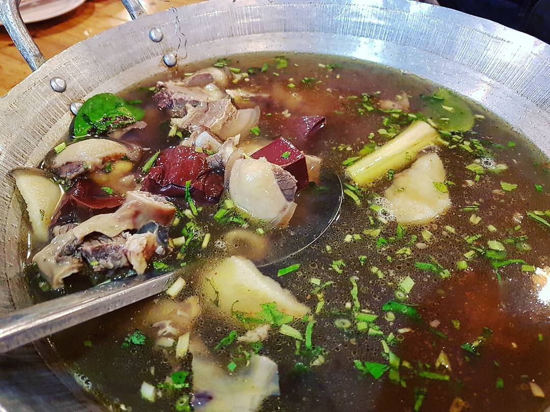 Ghé chợ Đồng Văn, Hà Giang ăn thắng cố mới đúng chất đặc sản người H’Mông - Ảnh 3. Ghé chợ Đồng Văn, Hà Giang ăn thắng cố mới đúng chất đặc sản người H’Mông - Ảnh 3.