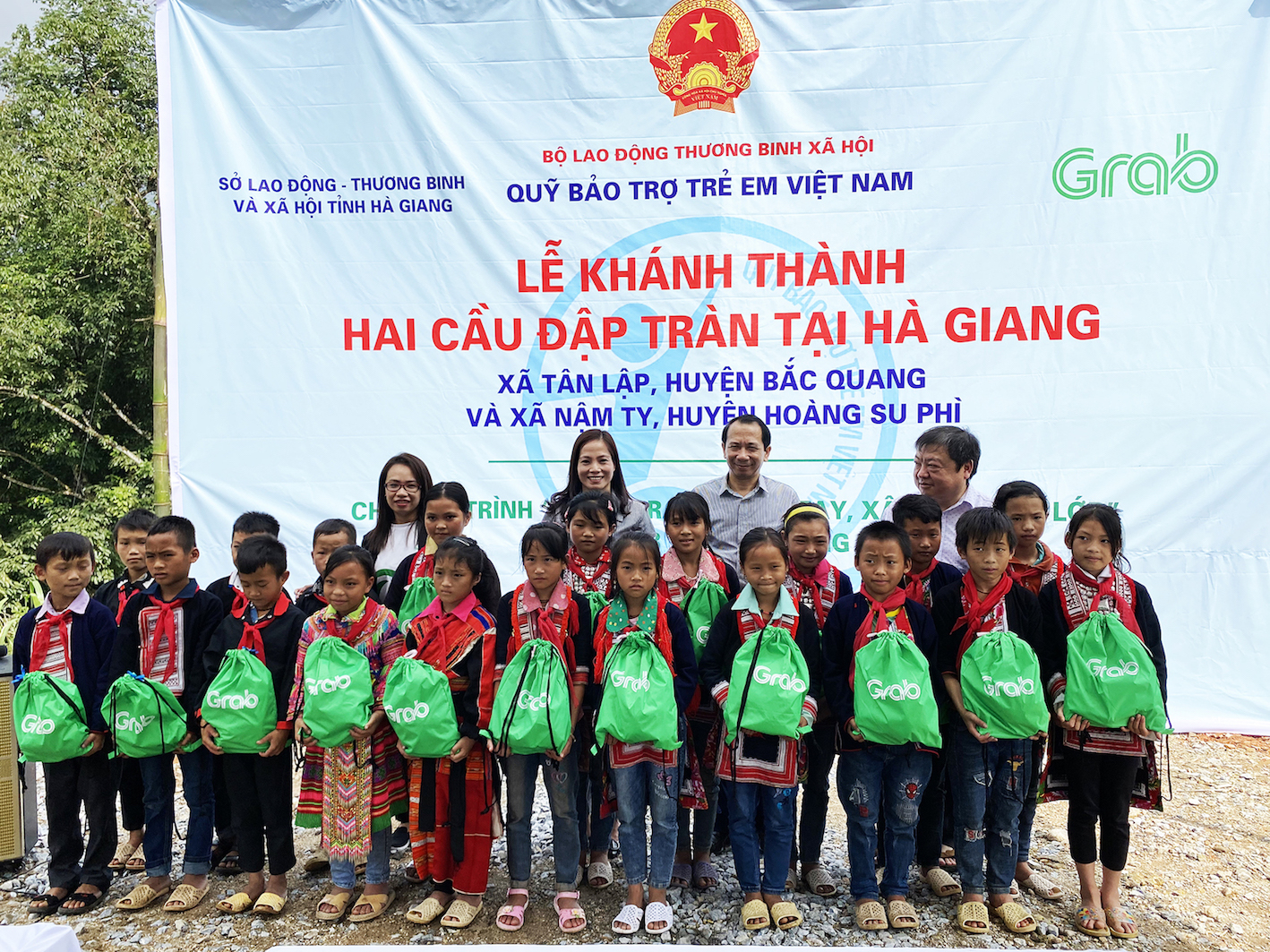 Khánh thành hai công trình cầu đập tràn tại Hà Giang trị giá gần 2 tỉ đồng do Grab và người dùng đóng góp - Ảnh 2.