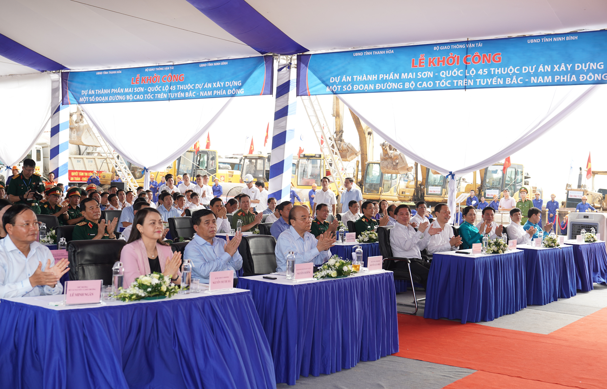 Hình hài trục cao tốc Bắc - Nam xuyên Việt đang dần được hình thành - Ảnh 3. Hình hài trục cao tốc Bắc - Nam xuyên Việt đang dần được hình thành - Ảnh 3.