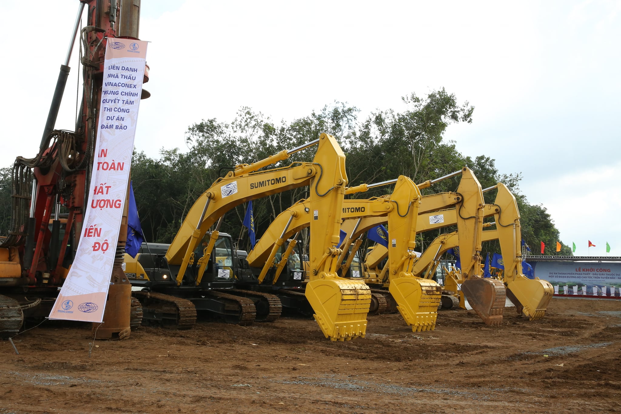 Hình hài trục cao tốc Bắc - Nam xuyên Việt đang dần được hình thành - Ảnh 2. Hình hài trục cao tốc Bắc - Nam xuyên Việt đang dần được hình thành - Ảnh 2.