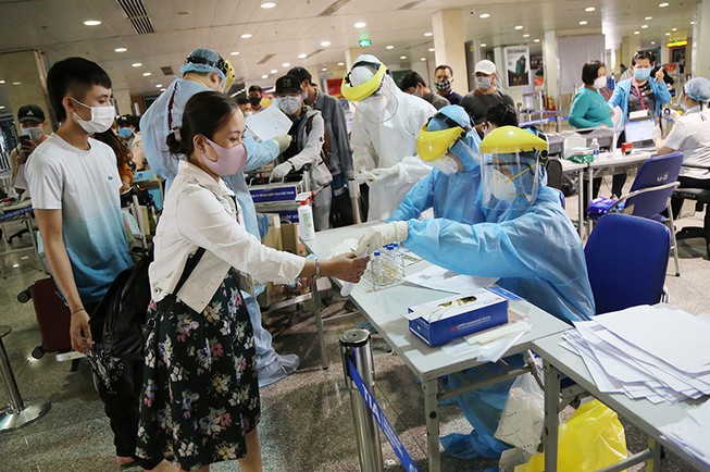 Hà Nội xây dựng qui trình cách li người nhập cảnh có thu phí - Ảnh 1.