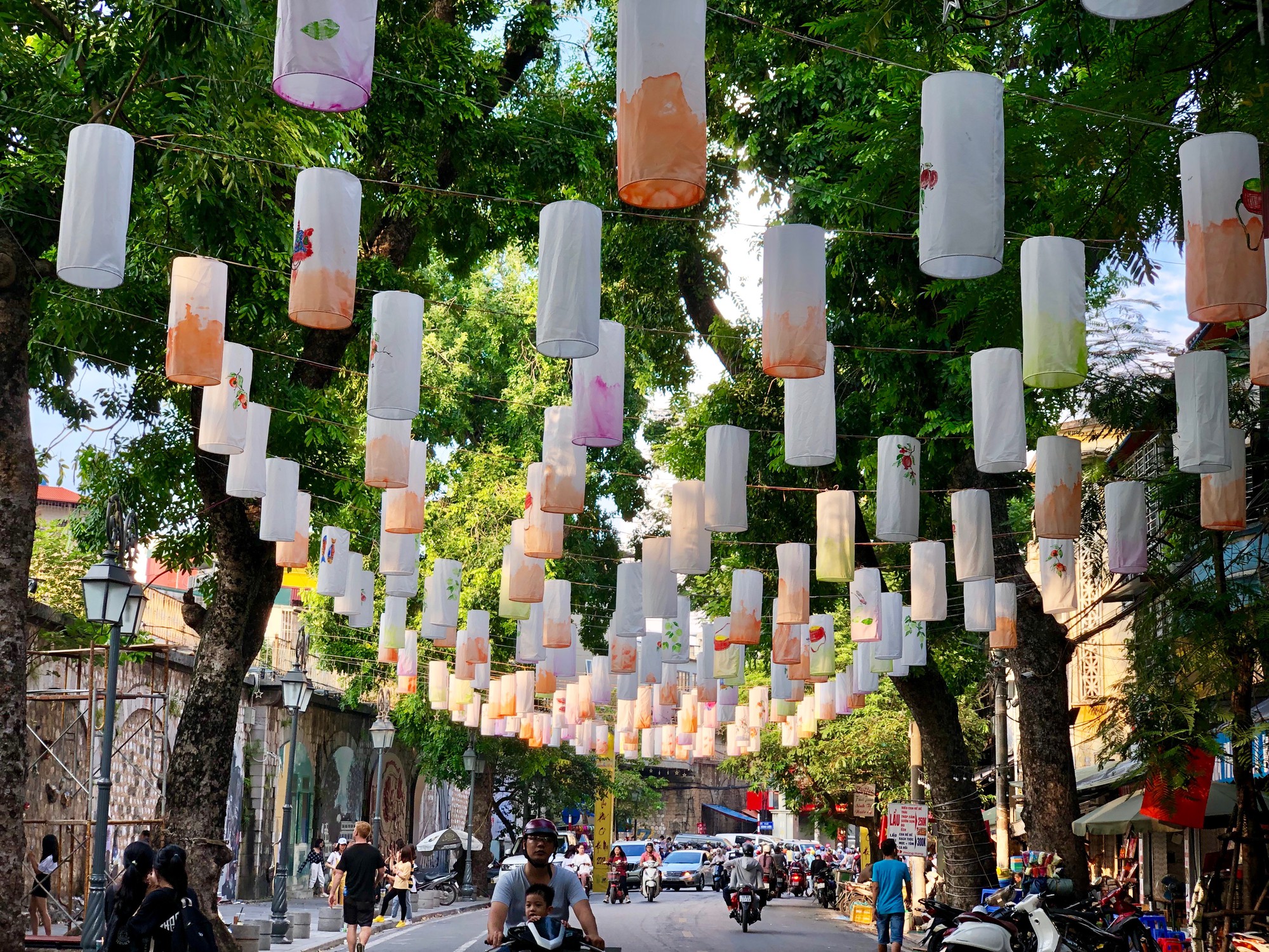 Bật mí loạt địa điểm hẹn hò lãng mạn cho các cặp đôi trong ngày Trung Thu tại Hà Nội - Ảnh 2. Bật mí loạt địa điểm hẹn hò lãng mạn cho các cặp đôi trong ngày Trung Thu tại Hà Nội - Ảnh 2.