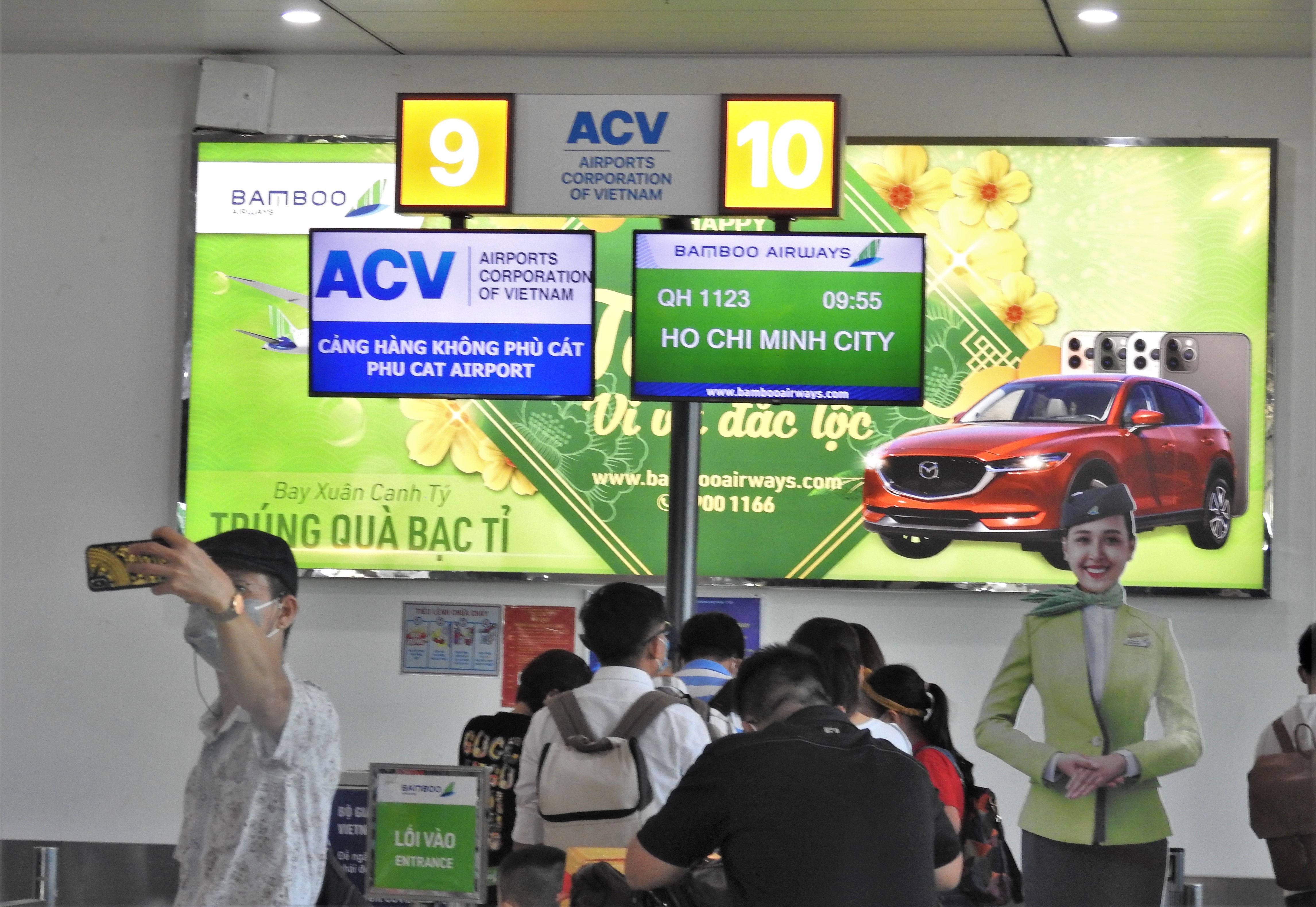'Các hãng bay không thể đợi đến lúc có vắc xin' - Ảnh 1.