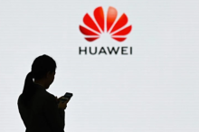 Huawei cố huy động tiền từ nhân viên để vượt qua khó khăn