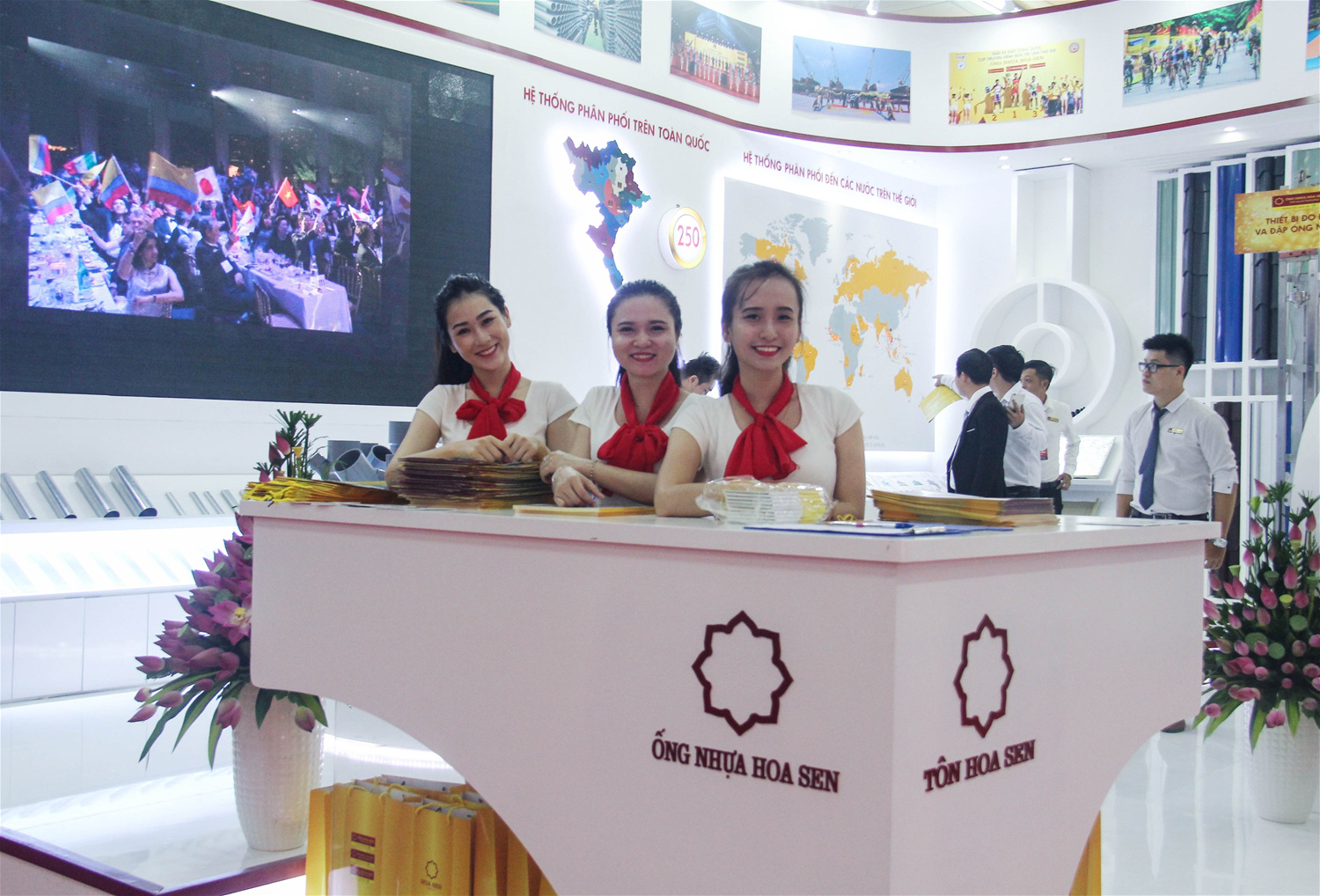Bà Hoàng Thị Xuân Hương hai lần thoái sạch vốn khỏi Hoa Sen trong 4 tháng - Ảnh 1. Bà Hoàng Thị Xuân Hương hai lần thoái sạch vốn khỏi Hoa Sen trong 4 tháng - Ảnh 1.