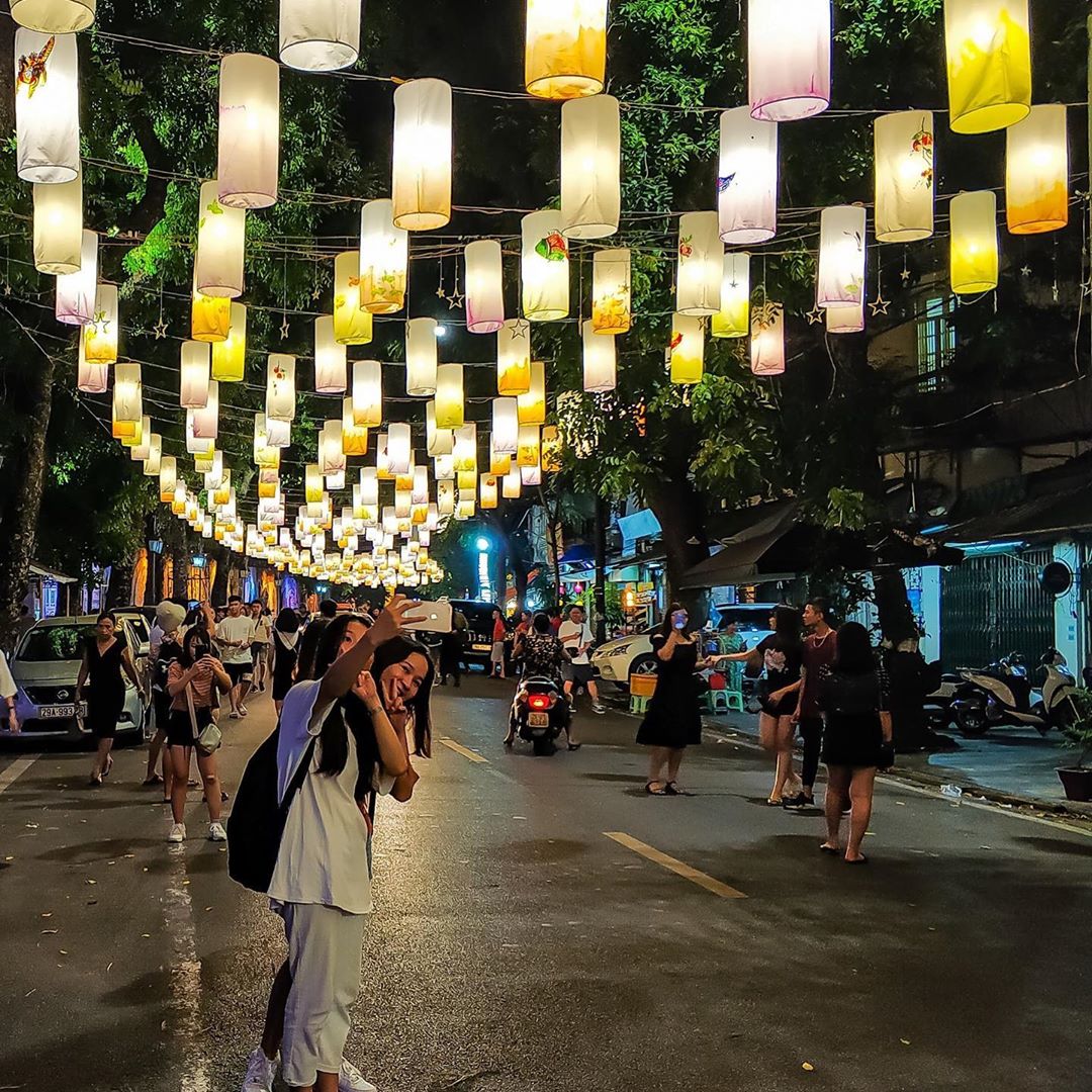 Định vị tọa độ 4 con phố lồng đèn nổi tiếng bậc nhất mùa Trung Thu - Ảnh 7. Định vị tọa độ 4 con phố lồng đèn nổi tiếng bậc nhất mùa Trung Thu - Ảnh 7.