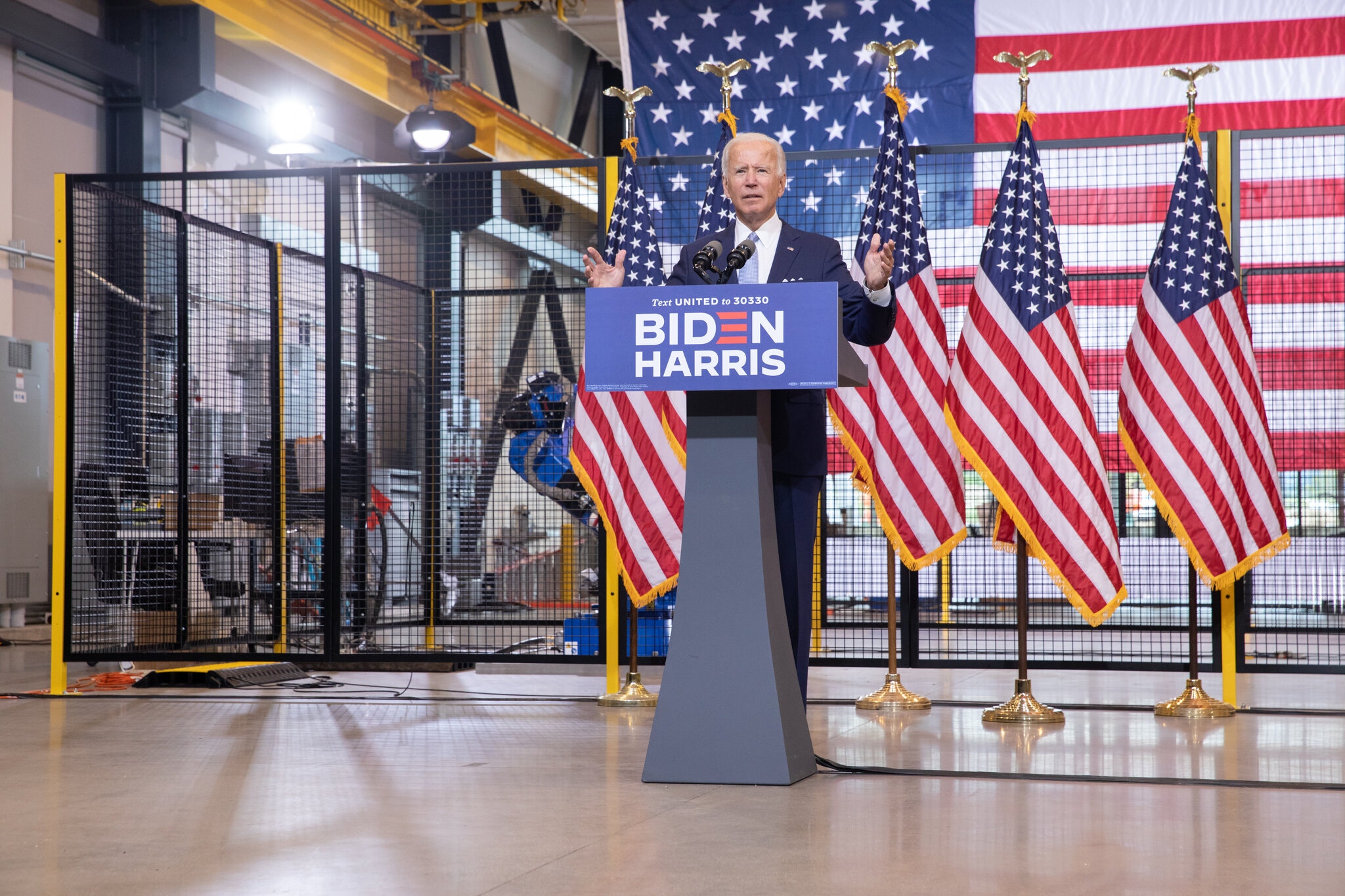 Với ngân sách tranh cử tỉ USD, ông Trump chi hơn phân nửa vẫn thua đậm đối thủ Biden - Ảnh 2. Với ngân sách tranh cử tỉ USD, ông Trump chi hơn phân nửa vẫn thua đậm đối thủ Biden - Ảnh 2.