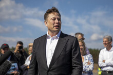Tỷ phú Elon Musk lên Twitter hỏi cách làm từ thiện