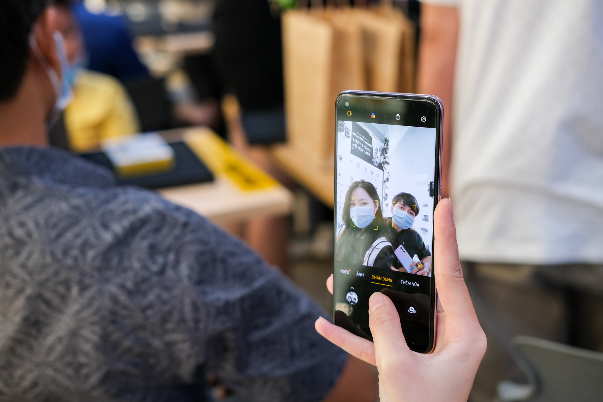 OPPO Reno5 áp đảo lượng đặt hàng nhiều chuỗi bán lẻ, tăng tốc thị trường điện thoại chụp Tết - Ảnh 4.