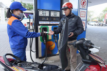Giá xăng dầu tăng lần thứ 4 liên tiếp