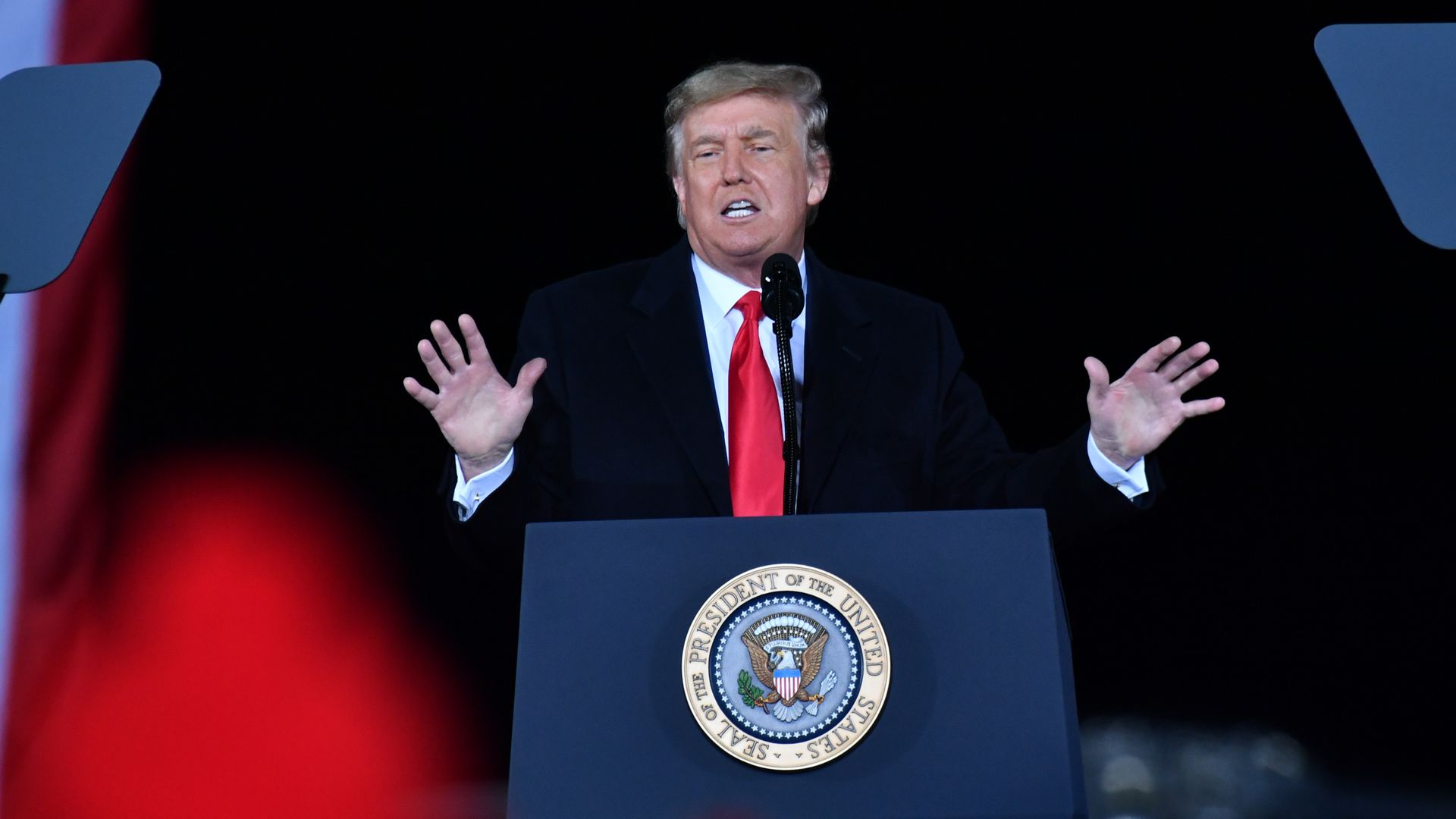 Ông Trump ban bố tình trạng khẩn cấp ở Washington, lệnh hỗ trợ cho lễ nhậm chức của ông Biden - Ảnh 1. Ông Trump ban bố tình trạng khẩn cấp ở Washington, lệnh hỗ trợ cho lễ nhậm chức của ông Biden - Ảnh 1.