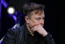 Forbes nói Elon Musk không còn giàu nhất, trong khi Bloomberg khẳng định CEO Tesla vẫn giữ ngôi vương