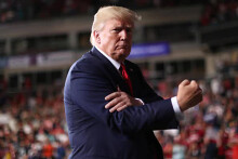 'Ông Trump không nên ân xá cho chính mình'