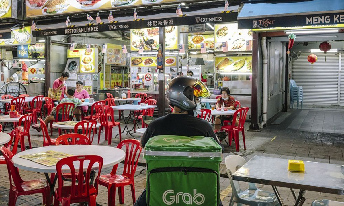 Grab chiếm quá bán thị phần giao đồ ăn ở Đông Nam Á, Foodpanda và Gojek hụt hơi theo sau - Ảnh 1. Grab chiếm quá bán thị phần giao đồ ăn ở Đông Nam Á, Foodpanda và Gojek hụt hơi theo sau - Ảnh 1.