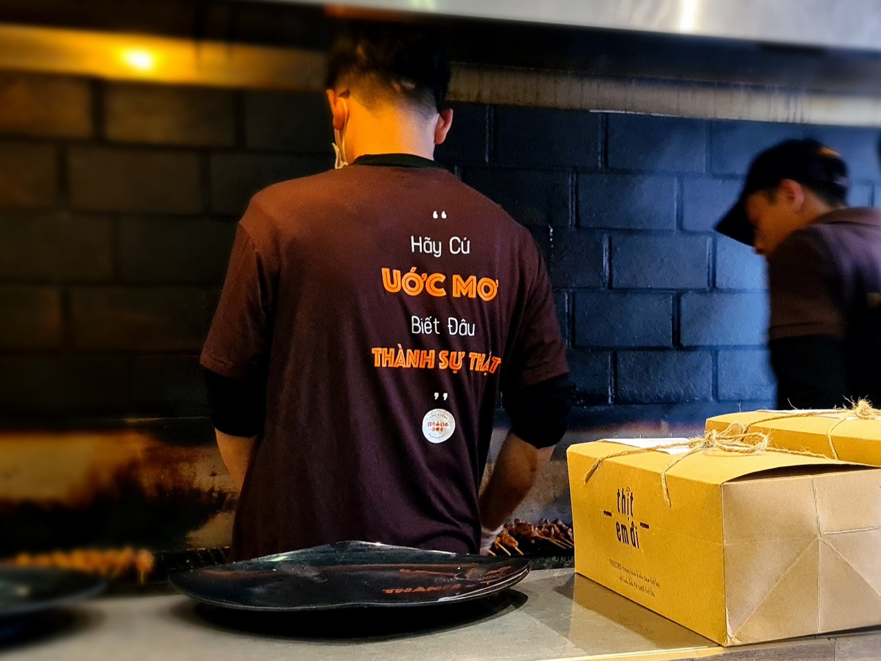 Quán thịt xiên vẫn mở phục vụ khách bình thường sau vụ hủy đơn vì tài xế Now không mặc đồng phục - Ảnh 5. Quán thịt xiên vẫn mở phục vụ khách bình thường sau vụ hủy đơn vì tài xế Now không mặc đồng phục - Ảnh 5.