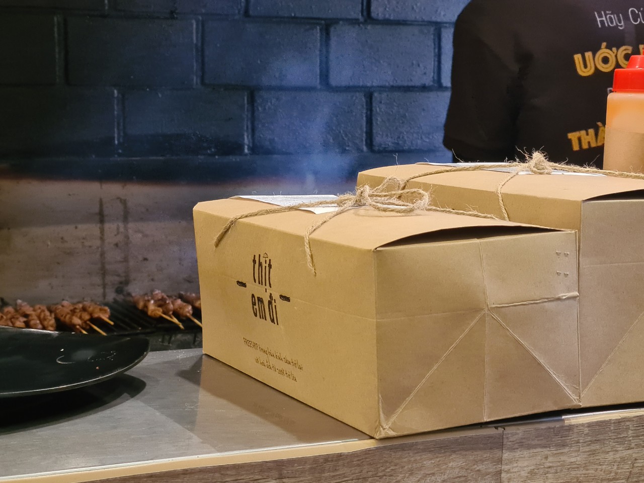 Quán thịt xiên vẫn mở phục vụ khách bình thường sau vụ hủy đơn vì tài xế Now không mặc đồng phục - Ảnh 9. Quán thịt xiên vẫn mở phục vụ khách bình thường sau vụ hủy đơn vì tài xế Now không mặc đồng phục - Ảnh 9.