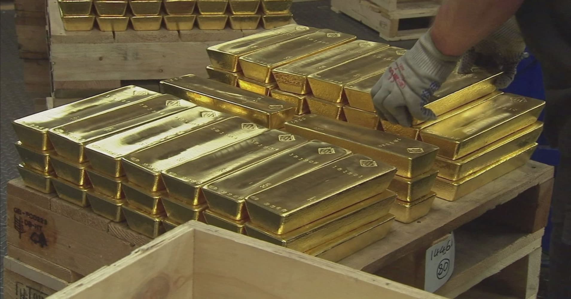 Dự trữ vàng của Nga lần đầu tiên vượt qua dự trữ USD - Ảnh 1. Dự trữ vàng của Nga lần đầu tiên vượt qua dự trữ USD - Ảnh 1.