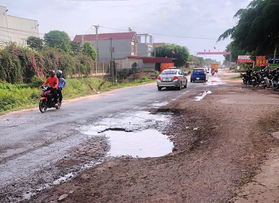 Nhiều tuyến đường tỉnh, quốc lộ tại Bắc Giang xuống cấp nghiêm trọng - Ảnh 2.