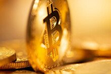 Giá bitcoin vượt mốc 30.000 USD