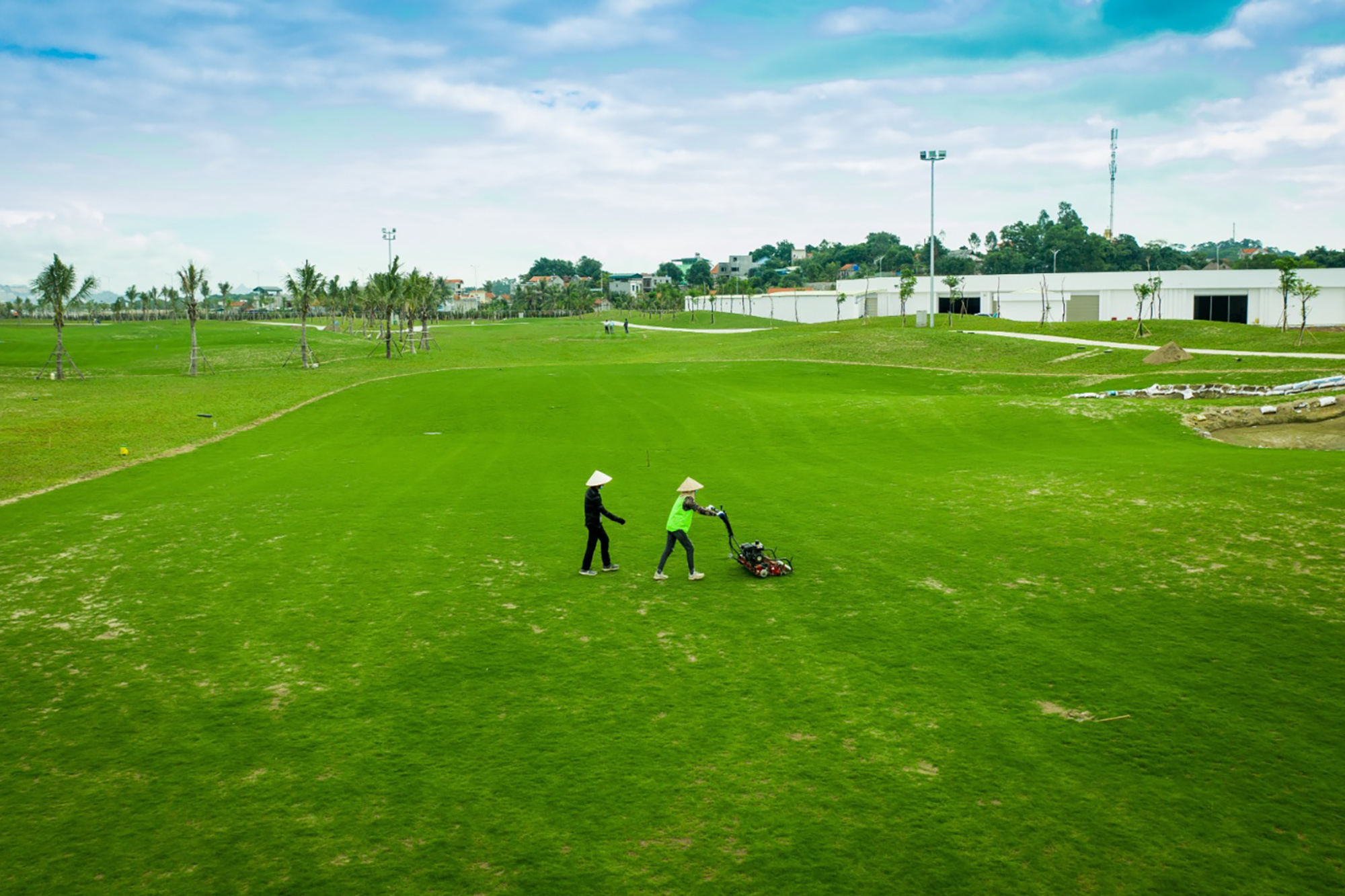 Sân golf lớn nhất Quảng Ninh trị giá 1.500 tỷ đồng sẽ đưa vào khai thác trong tháng 6/2021 - Ảnh 2. Sân golf lớn nhất Quảng Ninh trị giá 1.500 tỷ đồng sẽ đưa vào khai thác trong tháng 6/2021 - Ảnh 2.