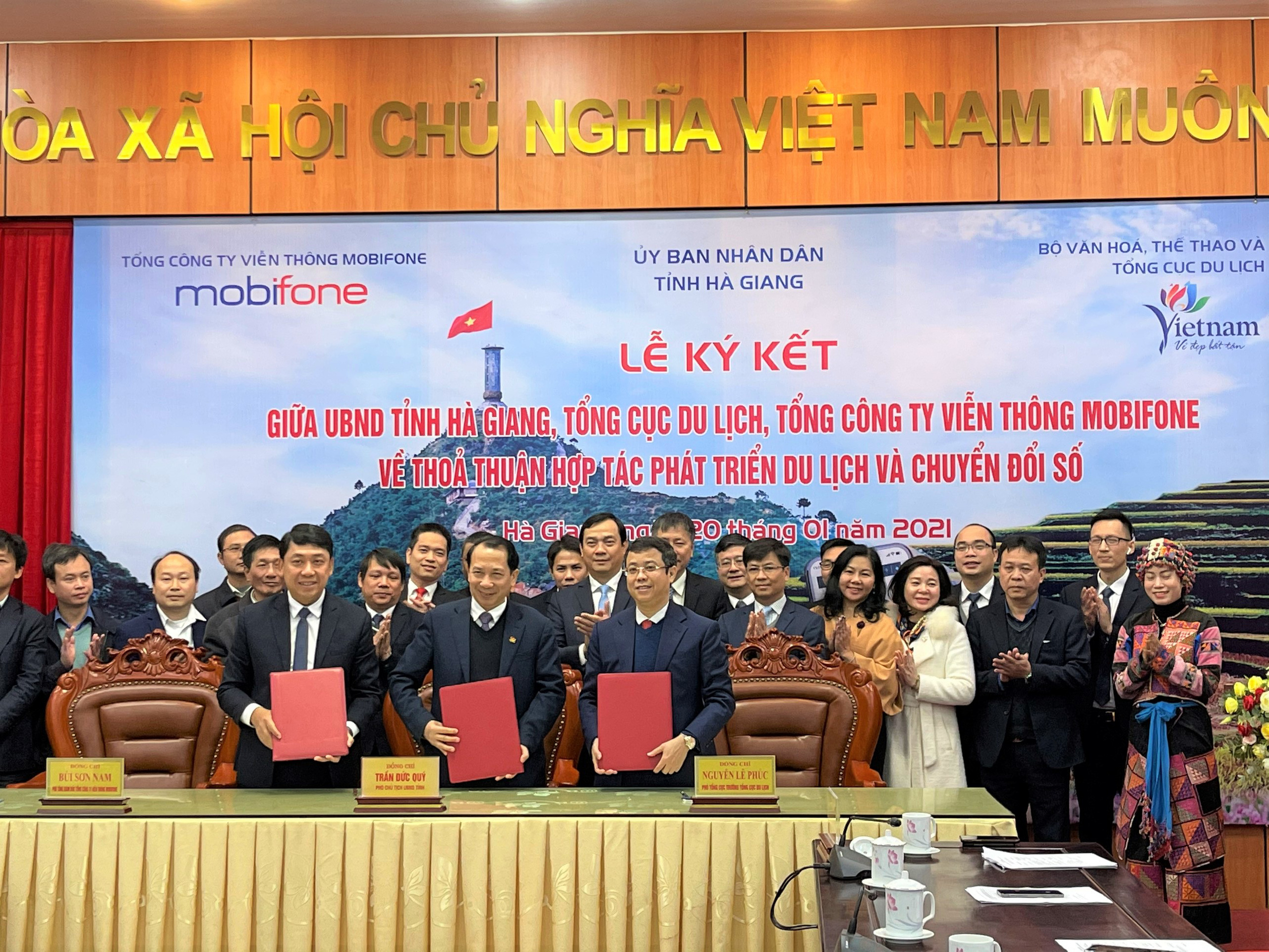 MobiFone hợp tác phát triển du lịch Hà Giang thông qua chuyển đổi số thông minh - Ảnh 1.