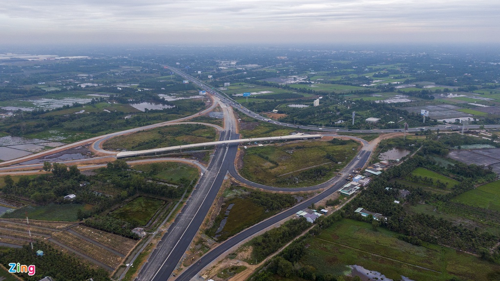 Lưu thông 1 chiều tuyến Trung Lương - Mỹ Thuận 10 ngày dịp Tết, ô tô dưới 16 chỗ chạy không quá 40 km/h - Ảnh 1. Lưu thông 1 chiều tuyến Trung Lương - Mỹ Thuận 10 ngày dịp Tết, ô tô dưới 16 chỗ chạy không quá 40 km/h - Ảnh 1.
