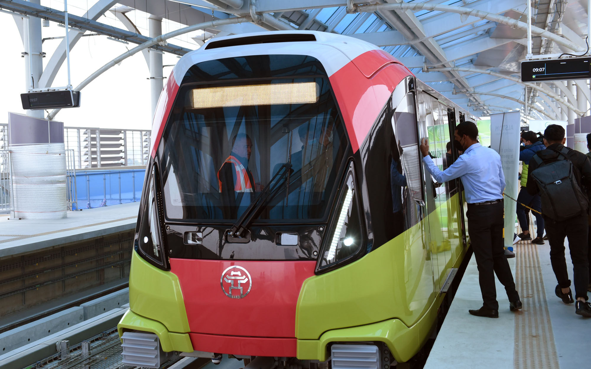 Cận cảnh đoàn tàu của tuyến đường sắt Nhổn - ga Hà Nội - Ảnh 1. Cận cảnh đoàn tàu của tuyến đường sắt Nhổn - ga Hà Nội - Ảnh 1.