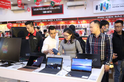 Cuộc đua bán lẻ laptop thêm nóng