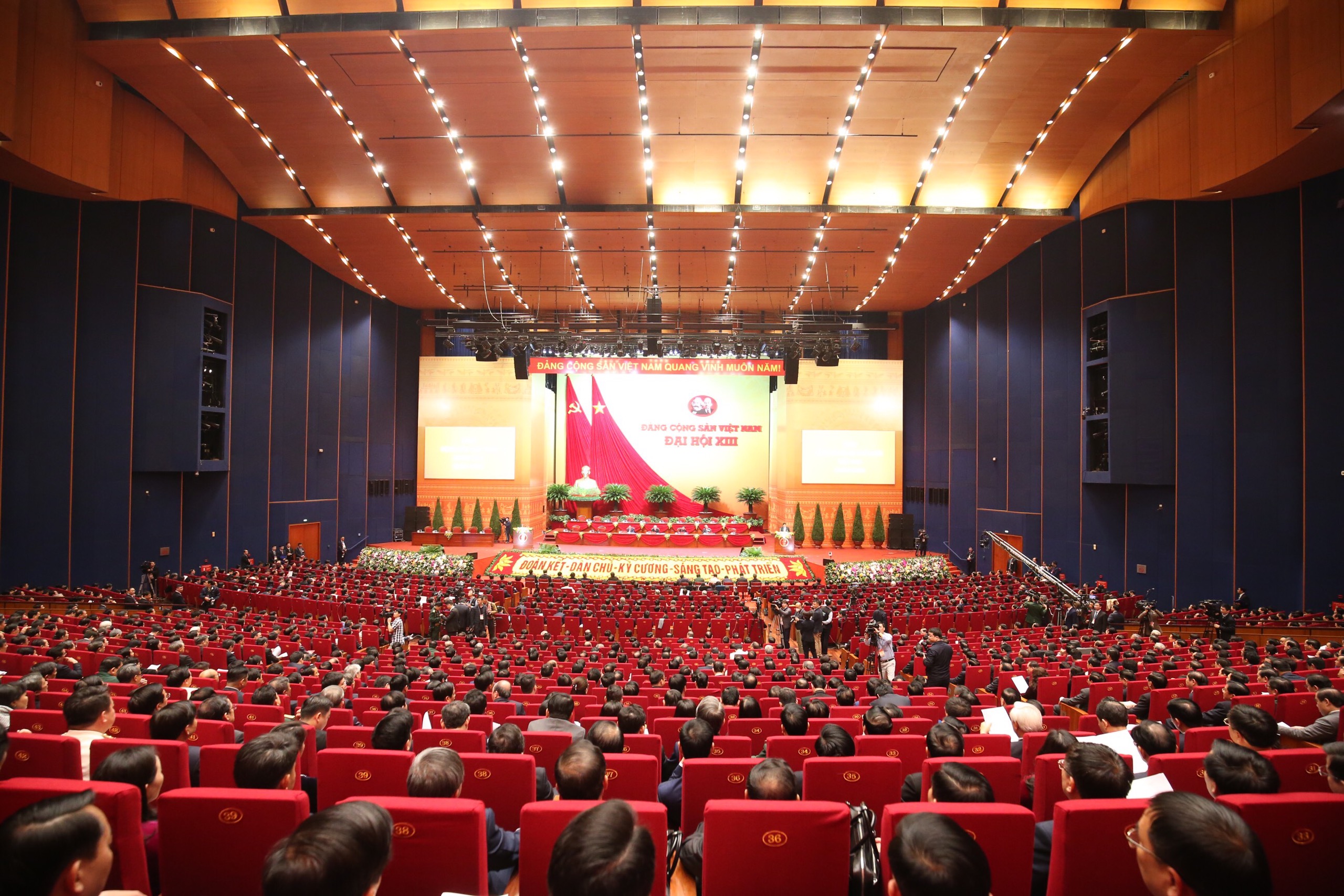 Đại hội Đảng lần thứ XIII bắt đầu ngày làm việc đầu tiên - Ảnh 1. Đại hội Đảng lần thứ XIII bắt đầu ngày làm việc đầu tiên - Ảnh 1.