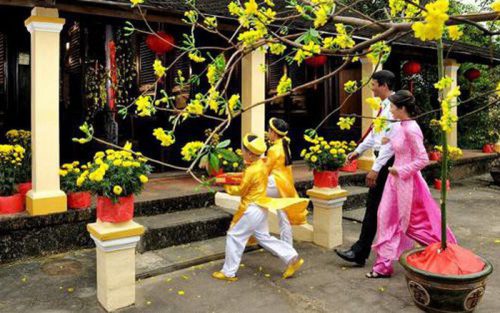Xông đất ngày tết là gì, người được chọn xông đất cần làm gì để mang lại may mắn cho cả năm? - Ảnh 1. Xông đất ngày tết là gì, người được chọn xông đất cần làm gì để mang lại may mắn cho cả năm? - Ảnh 1.
