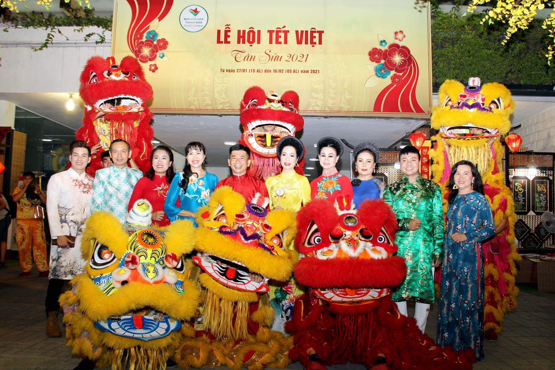Lễ hội Tết Việt 2021: Đậm đà sắc màu truyền thống qua những tiểu cảnh sinh động - Ảnh 8. Lễ hội Tết Việt 2021: Đậm đà sắc màu truyền thống qua những tiểu cảnh sinh động - Ảnh 8.