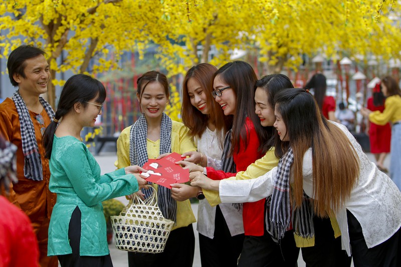 Lễ hội Tết Việt 2021: Đậm đà sắc màu truyền thống qua những tiểu cảnh sinh động - Ảnh 3. Lễ hội Tết Việt 2021: Đậm đà sắc màu truyền thống qua những tiểu cảnh sinh động - Ảnh 3.