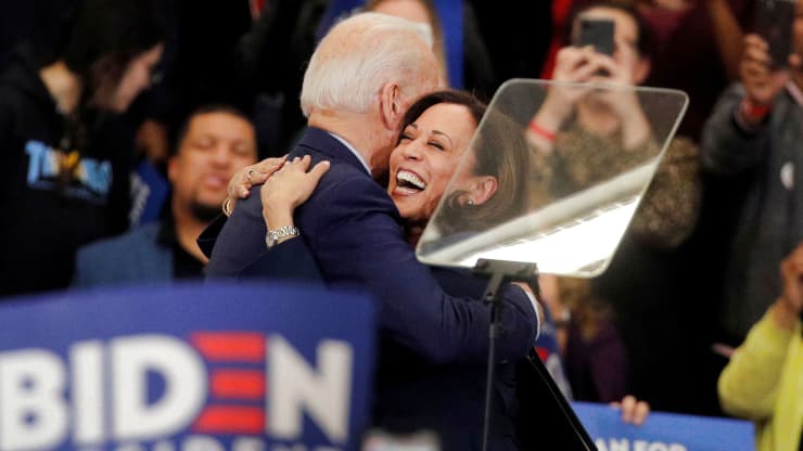 Cuộc đua bất thường sẽ định đoạt chính sách của Tổng thống Biden - Ảnh 2. Cuộc đua bất thường sẽ định đoạt chính sách của Tổng thống Biden - Ảnh 2.
