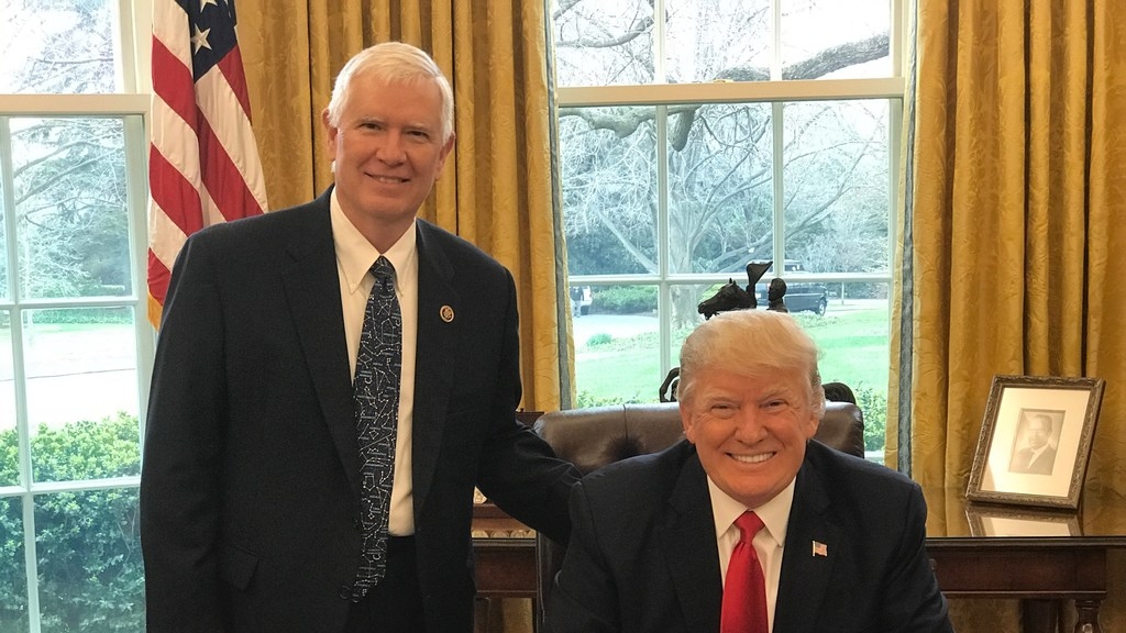 Ông Trump và hàng chục nghị sĩ Đảng Cộng hòa họp đêm cuối tuần bàn chuyện lật kèo - Ảnh 1.