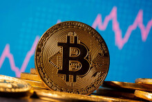 Bitcoin lần đầu vượt ngưỡng 34.000 USD, được dự đoán sẽ sớm lên 50.000 USD