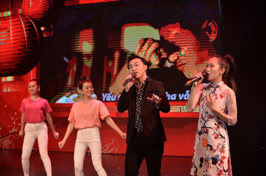 ‘Ơn đức sinh thành’: Ngập tràn cảm xúc trong đêm nhạc tri ân cha mẹ - Ảnh 6. ‘Ơn đức sinh thành’: Ngập tràn cảm xúc trong đêm nhạc tri ân cha mẹ - Ảnh 6.