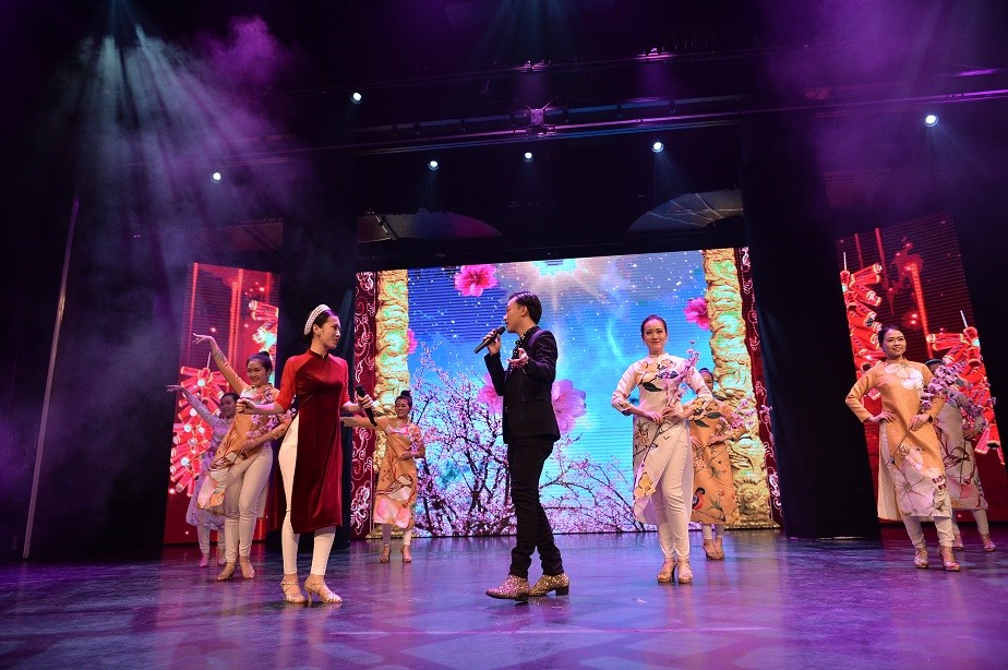 ‘Ơn đức sinh thành’: Ngập tràn cảm xúc trong đêm nhạc tri ân cha mẹ - Ảnh 7. ‘Ơn đức sinh thành’: Ngập tràn cảm xúc trong đêm nhạc tri ân cha mẹ - Ảnh 7.