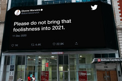 Twitter 'viết cho qua nỗi đau' năm 2020 trên các bảng hiệu khổng lồ ngoài trời